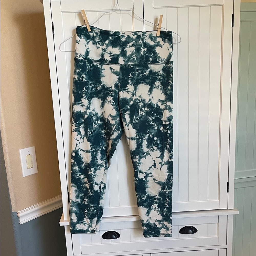 Balance Collection Teal and White Tie-Dye Leggings large